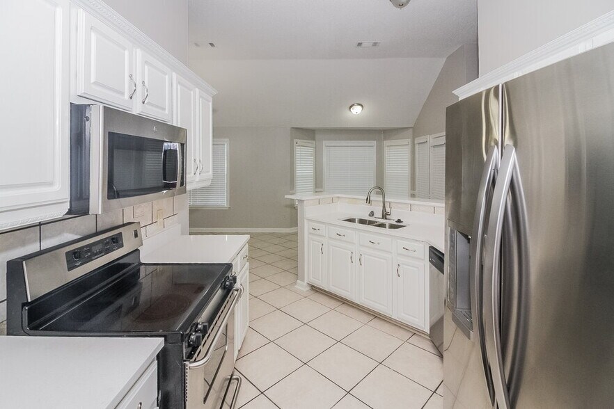 Building Photo - 8315 Red Creek Dr