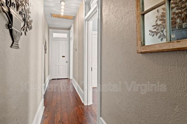 Building Photo - 338 Main St