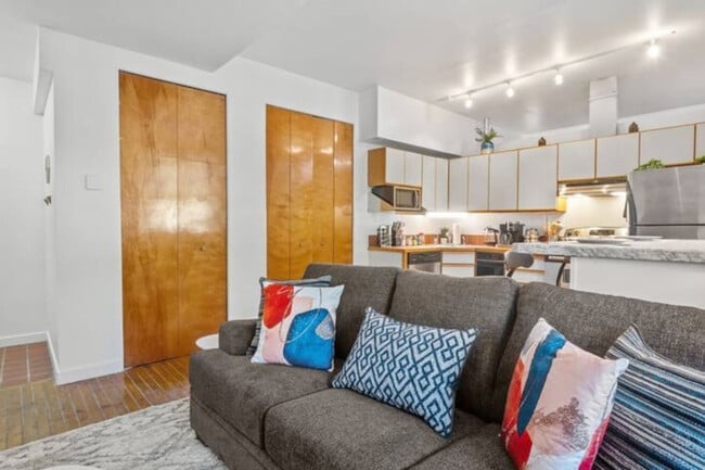 Building Photo - 309 Vine St