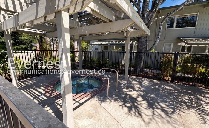Building Photo - 73 Brookwood Rd