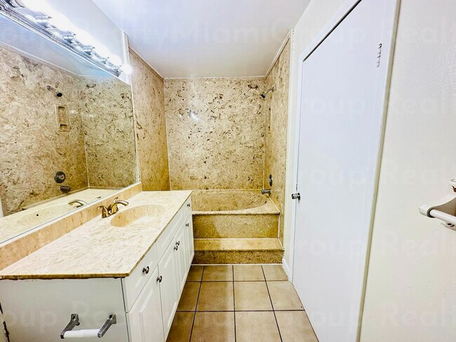 Building Photo - 26 Crossings Cir