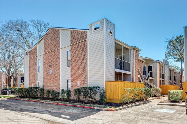 Building Photo - 2001 Bering Dr