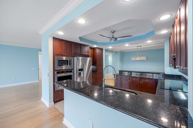 Building Photo - 455 Cove Tower Dr