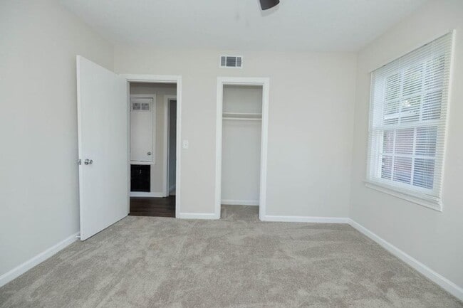 Building Photo - 306 47th St