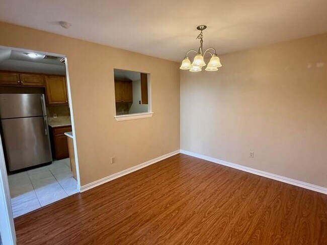 Building Photo - Arbor Village Condominium / Beautiful Update Unit / Refrigerator, Washer & Dryer included