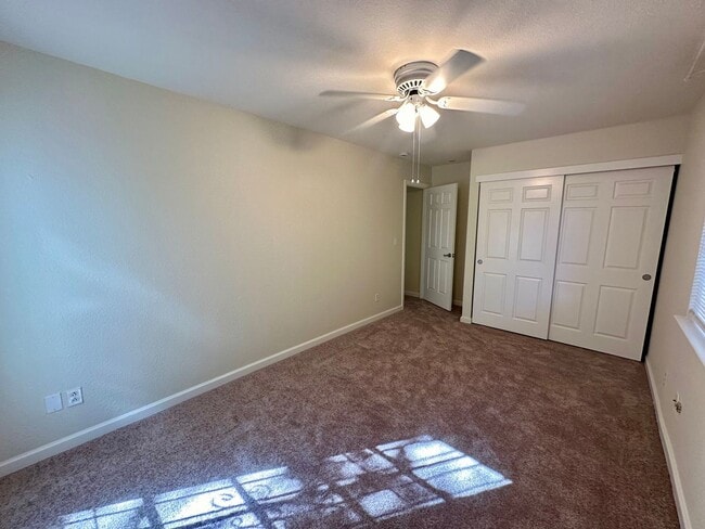 Building Photo - Nice 3 bedroom, 2 bath Home located in his...