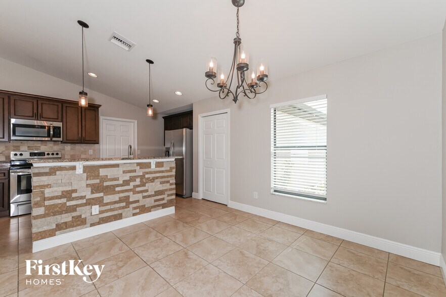 Building Photo - 1806 NE 2nd Ave