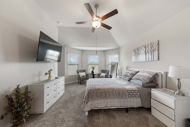 Building Photo - Stylish 3-Bed Home with Island Kitchen, Private Patio & Fenced Yard in Seguin