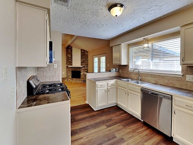 Building Photo - 410 Buoy Rd