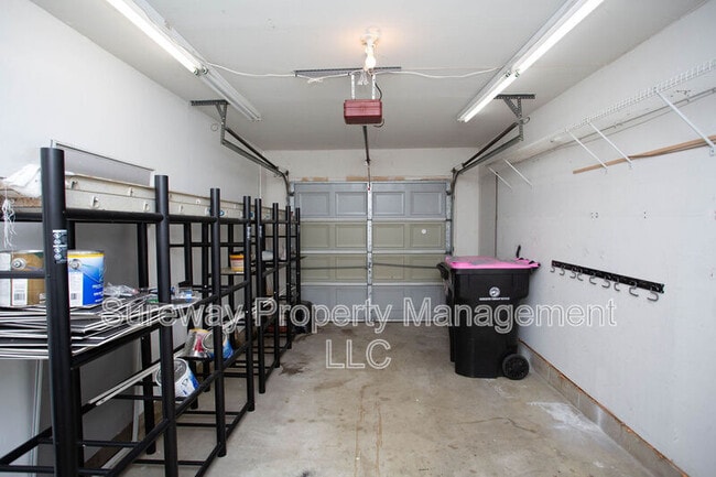 Building Photo - 605 Doral Dr