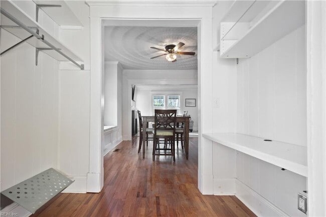 Building Photo - Classic 3 bedroom Home in the heart of Colonial Place