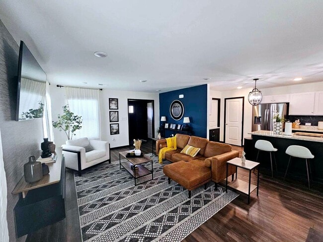 Building Photo - Charming Home!