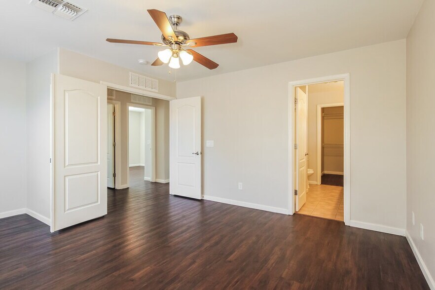 Building Photo - 6728 N 130th Ave