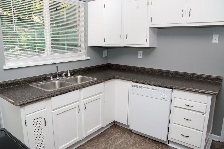 Building Photo - 1223 Greenbrier Rd