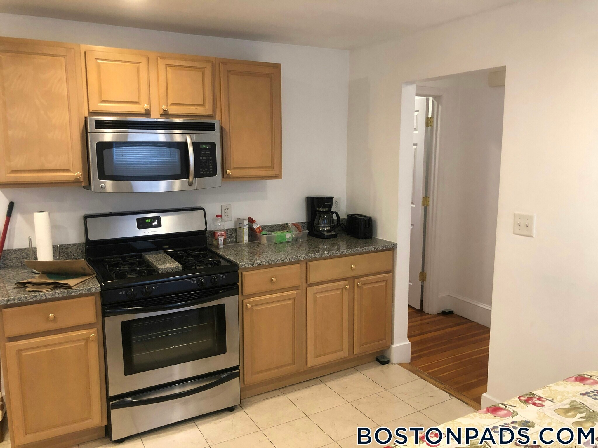 Building Photo - 27 Brackett St