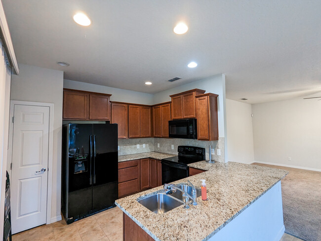 Kitchen - 7001 Butterfly Ct