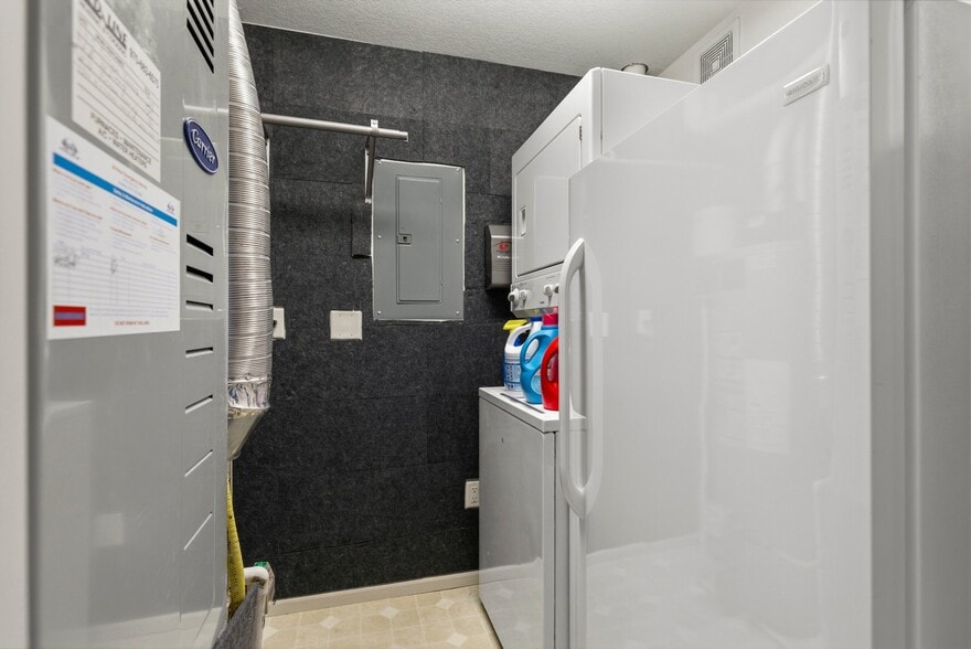 Building Photo - 1907 Grays Peak Dr