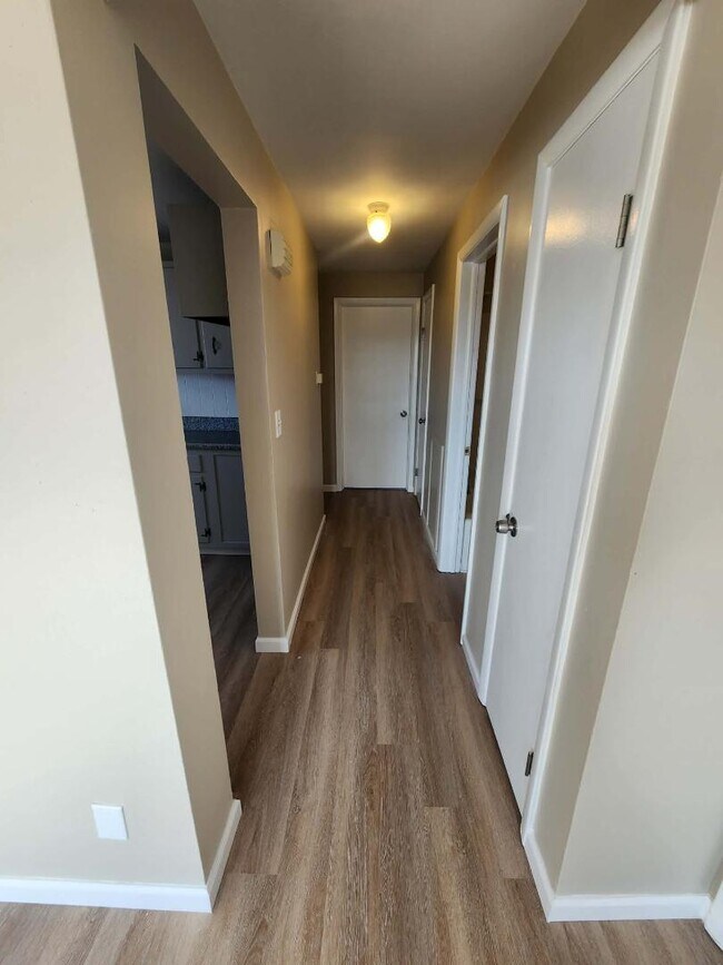 Building Photo - 1654 Abbott Rd