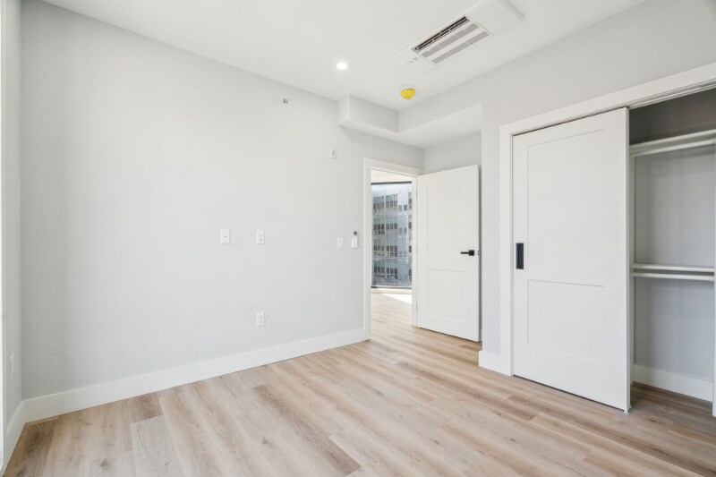 Building Photo - 3748 Lancaster Ave