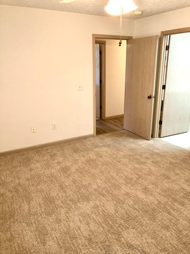 Building Photo - 6835 Villabrook Dr