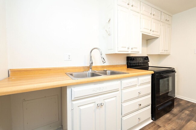 Building Photo - 4471 E Boston Dr