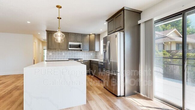 Building Photo - 811 Swift Ct