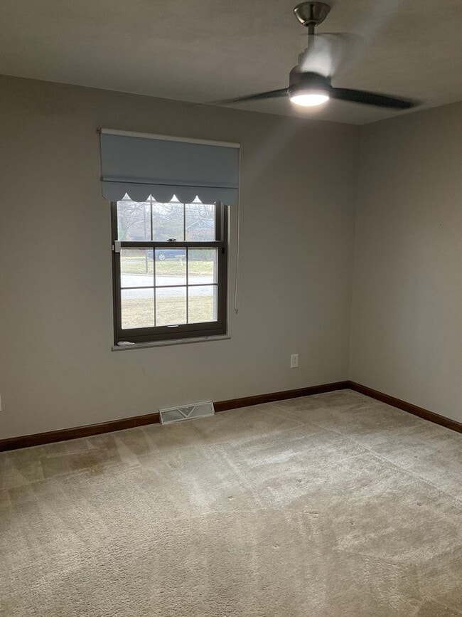 Building Photo - 33 Estates View Dr