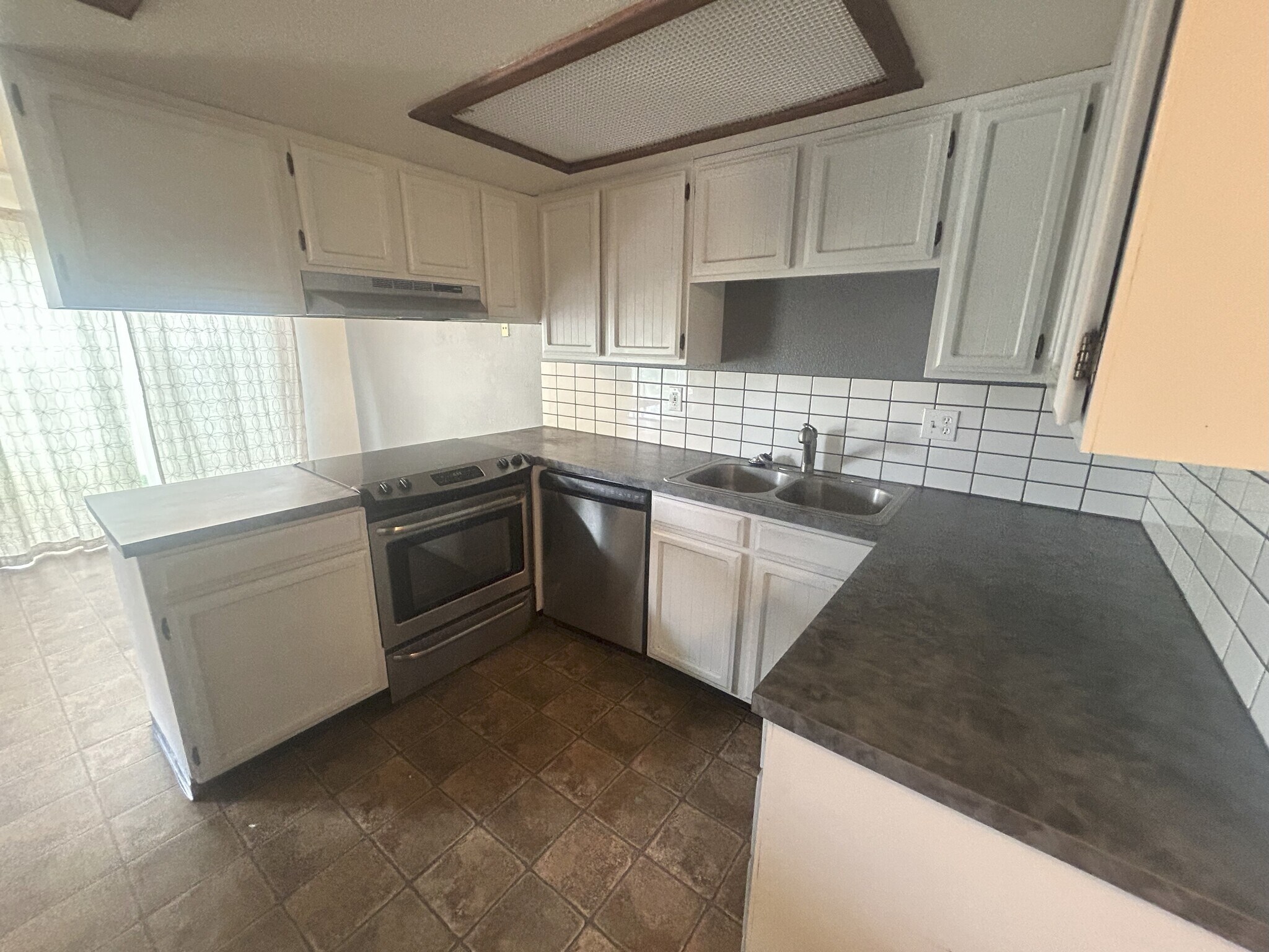 Kitchen - 2115 Pleasanton St