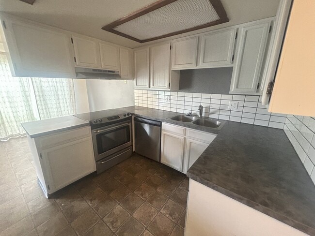 Kitchen - 2115 Pleasanton St