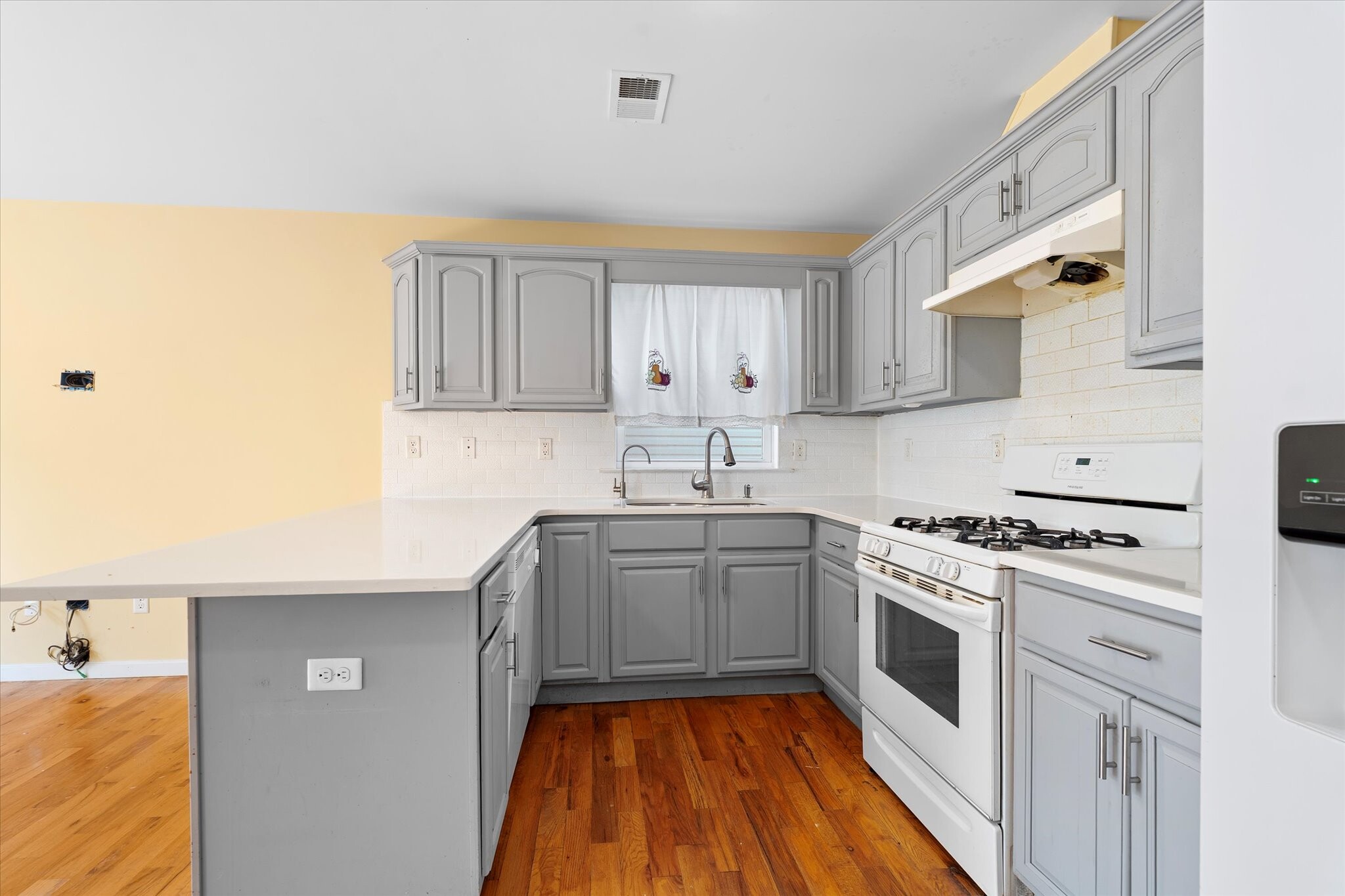 Kitchen w/ Quartz countertop - 221 Weequahic Ave