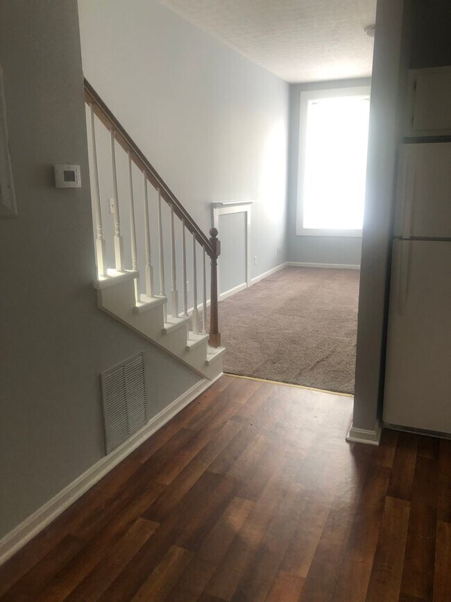 Building Photo - 211 W Hill St