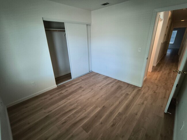 Building Photo - Brand New Flooring and FRESH Paint - SPACIOUS 3 BEDROOM HOUSE IN LIVERMORE!!!