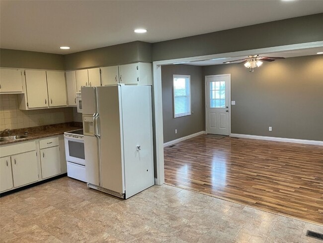 Building Photo - 1662 Knightwood Ln