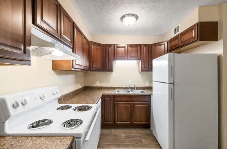 Building Photo - Village Townhomes of Oxford