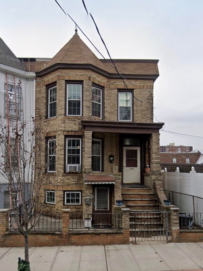 Building Photo - 307 New York Ave