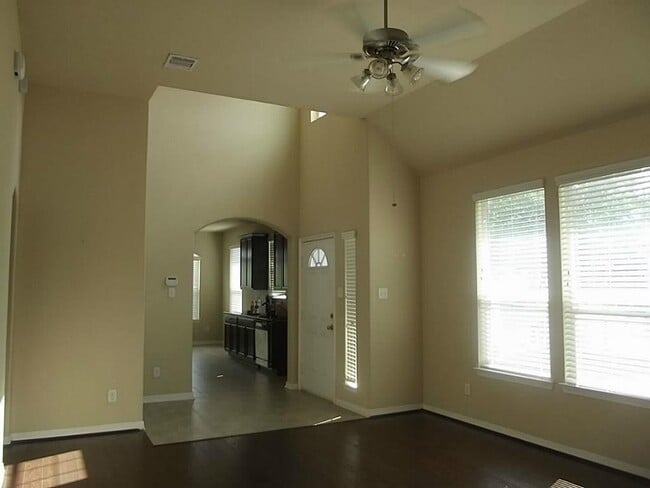 Building Photo - 2801 Sand Dune Dr