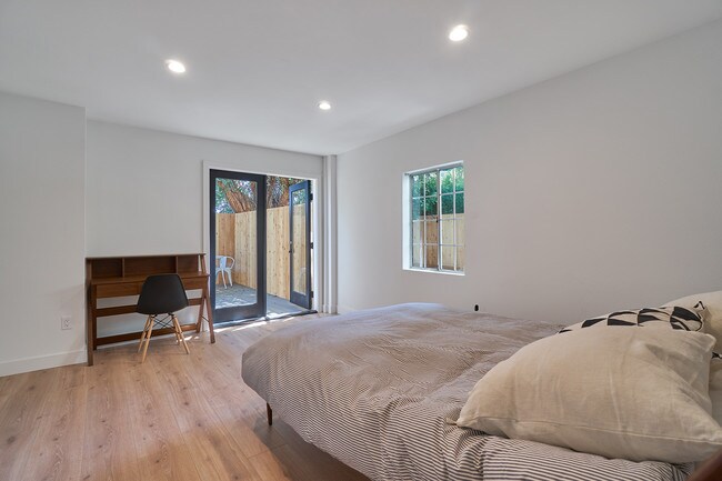 Building Photo - 152 S Serrano-2A