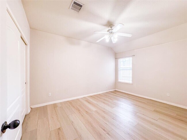 Building Photo - 2815 Town Gate Ct