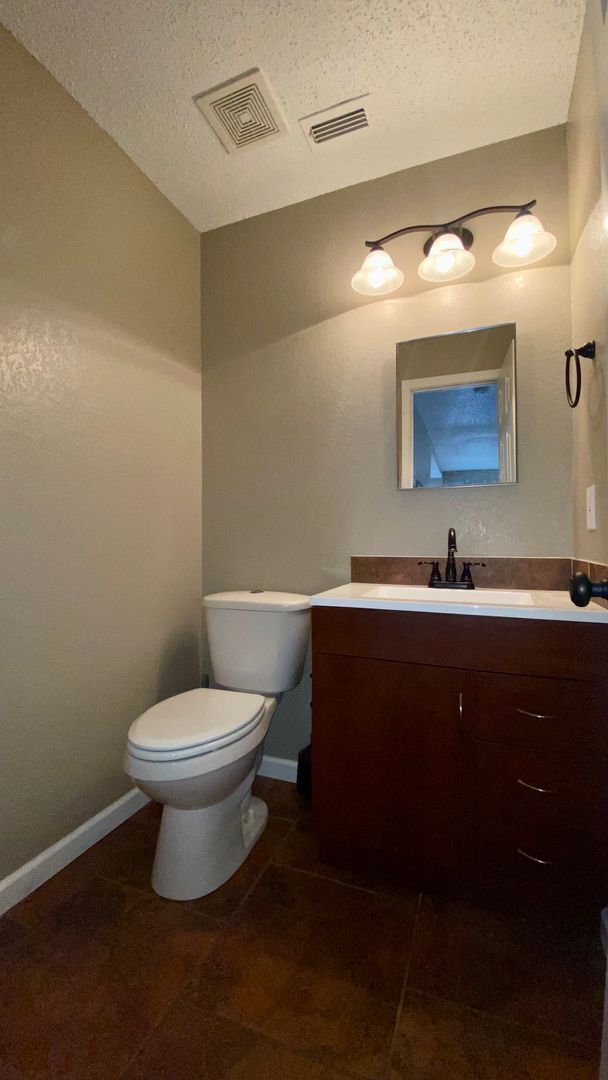 Building Photo - Beautiful Home in Established Neighborhood