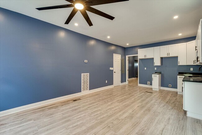 Building Photo - 1605 Dodds Ave