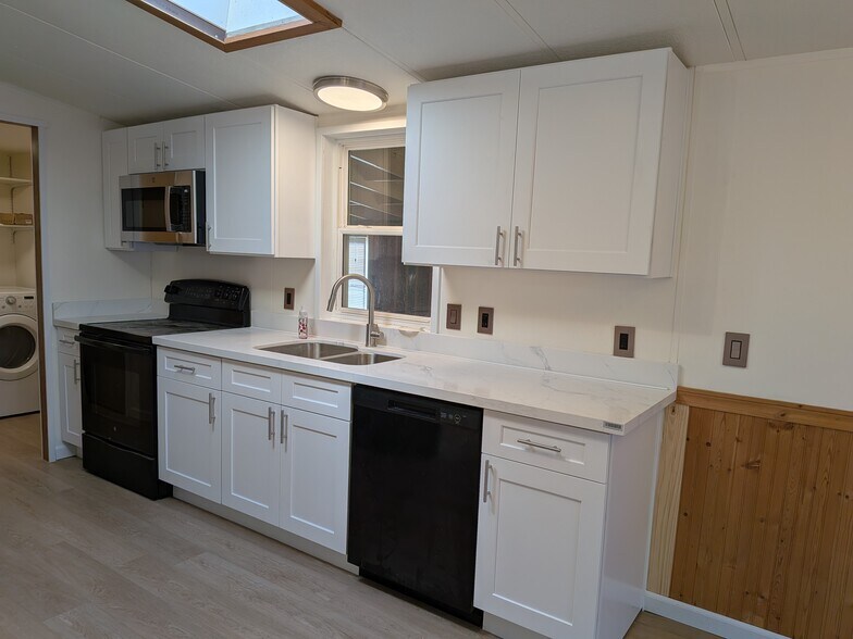 Building Photo - 6010 Knoble Rd E