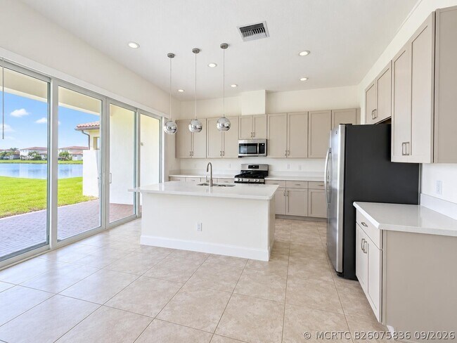 Building Photo - 4763 Saddle Ranch Rd