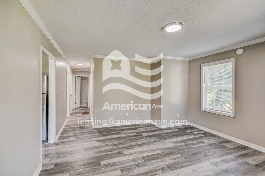 Building Photo - 632 83rd Pl S