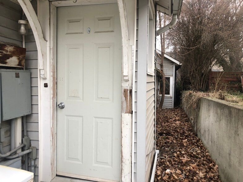 Building Photo - 708 S East St