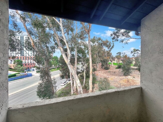 Building Photo - Beautiful 3BD/3BA W/ Attached Garage and In-Unit Laundry in La Jolla!