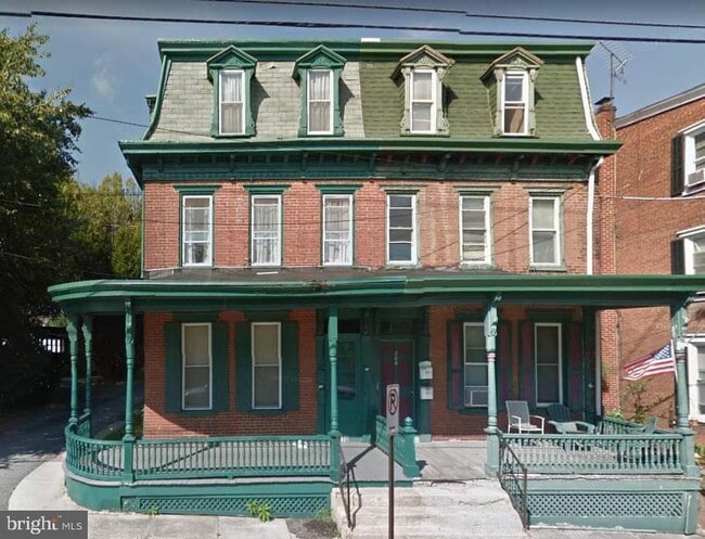 Building Photo - 310 S Market St