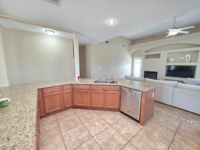 Building Photo - 7346 Gulf Creek Dr