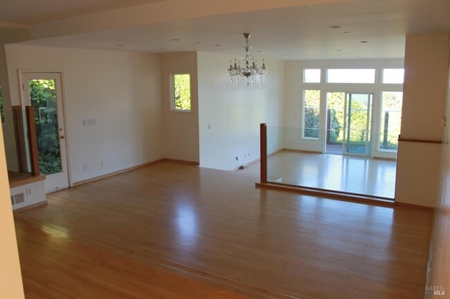 Building Photo - 230 Diviso St