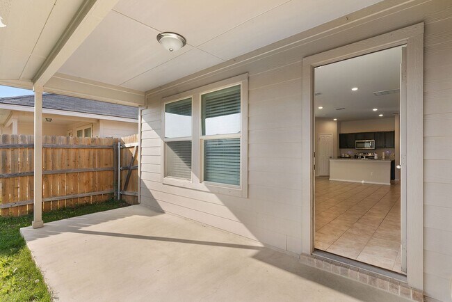 Building Photo - 4-bedroom 2-bathroom house!  Close to Fort Hood!