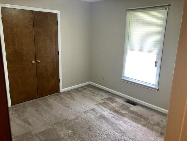 Building Photo - 296 Park Ln